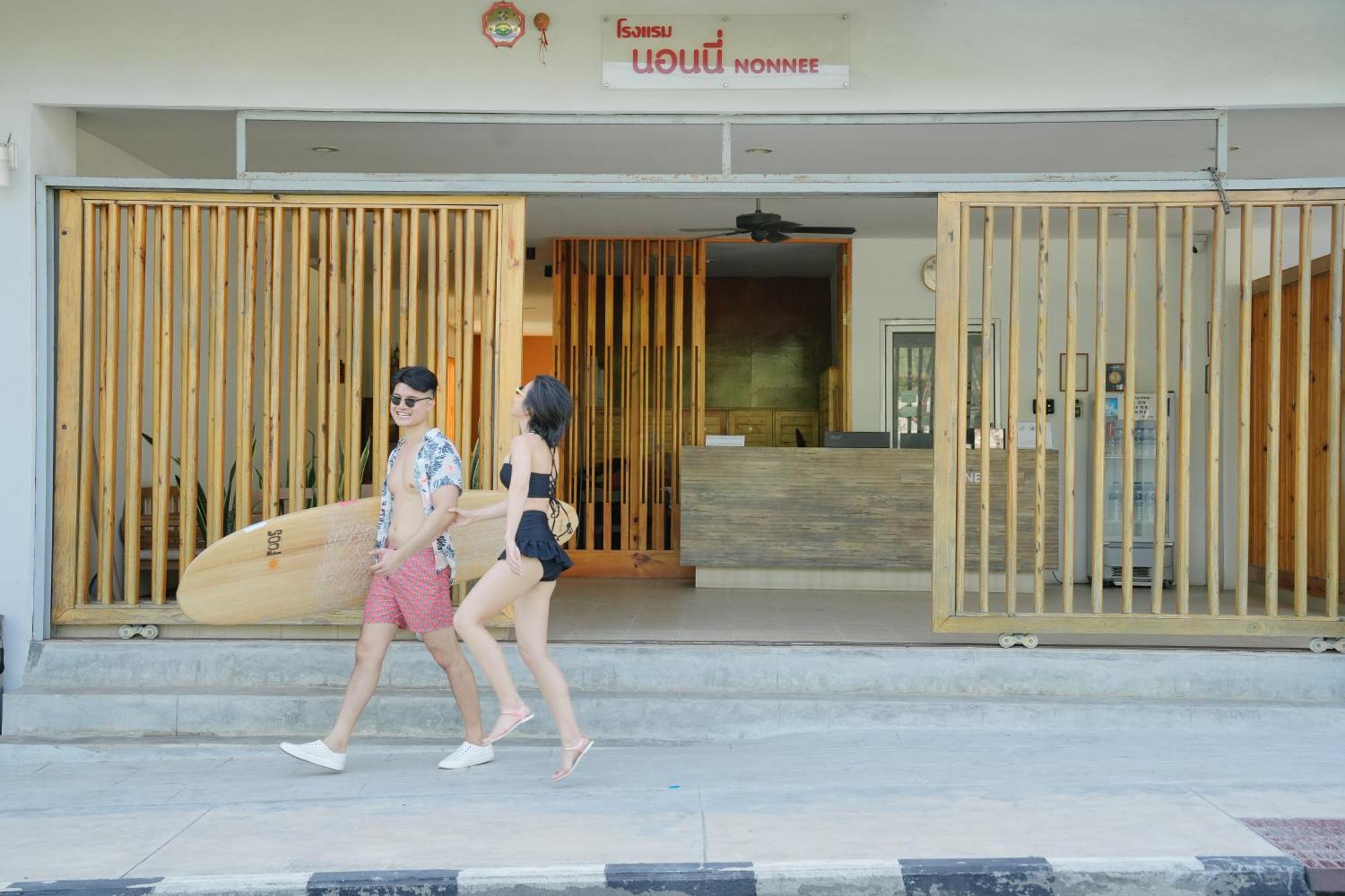 Nonnee Hotel Pantai Kata Luaran gambar